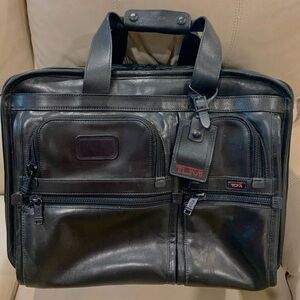 TUMI Luxury Leather Wheeled Expandable Carry-on.Like New!!